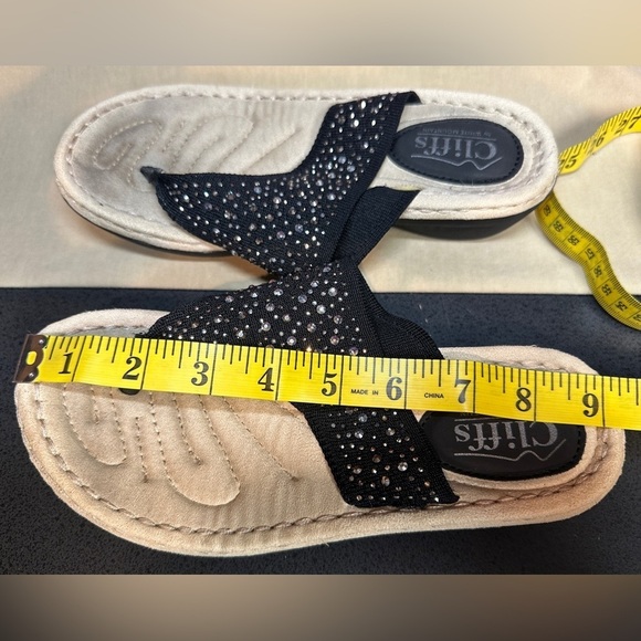 Cliffs by White Mountain Black Thong Sandals with Embellishment Women’s Sz 6.5-7 - Picture 12 of 15